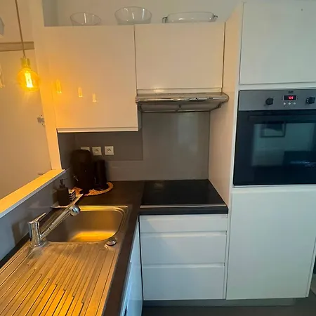 Charming 2-bedroom In Pariss Vibrant 19th Arrondissement Paryż